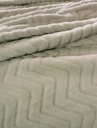 Cobija Flannel embozada Gris 230 x 250 cms (tamaño king) La Mia Stanza