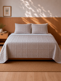 Cubrecama en Jacquard Toscana + Fundas Semi Sham con Pestaña Interna