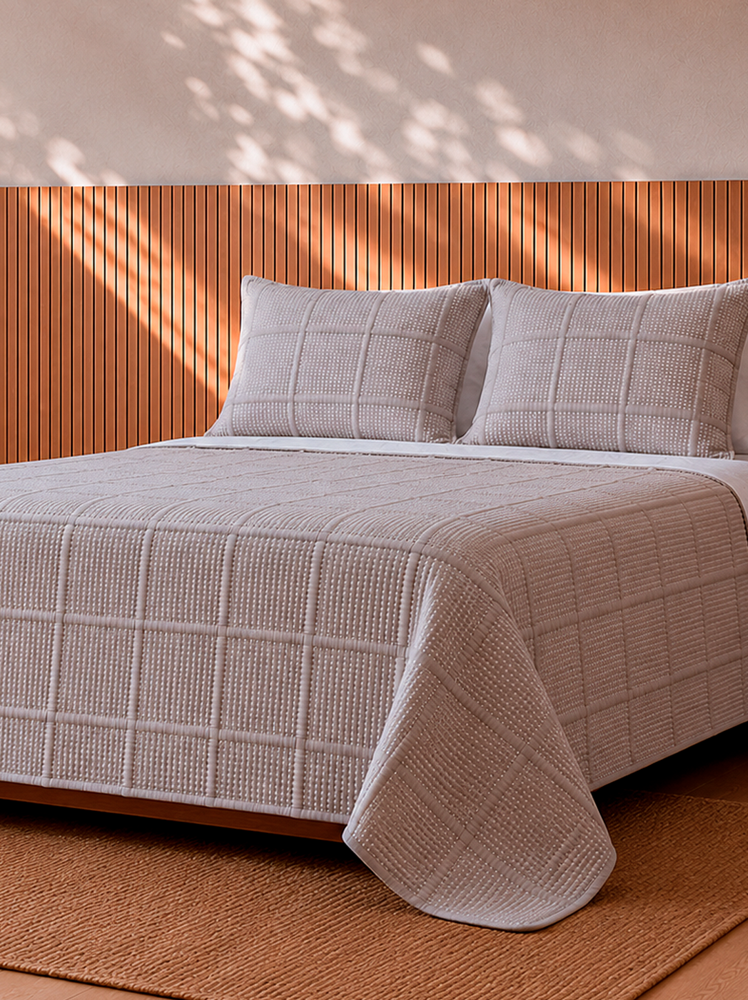 Cubrecama en Jacquard Toscana + Fundas Semi Sham con Pestaña Interna