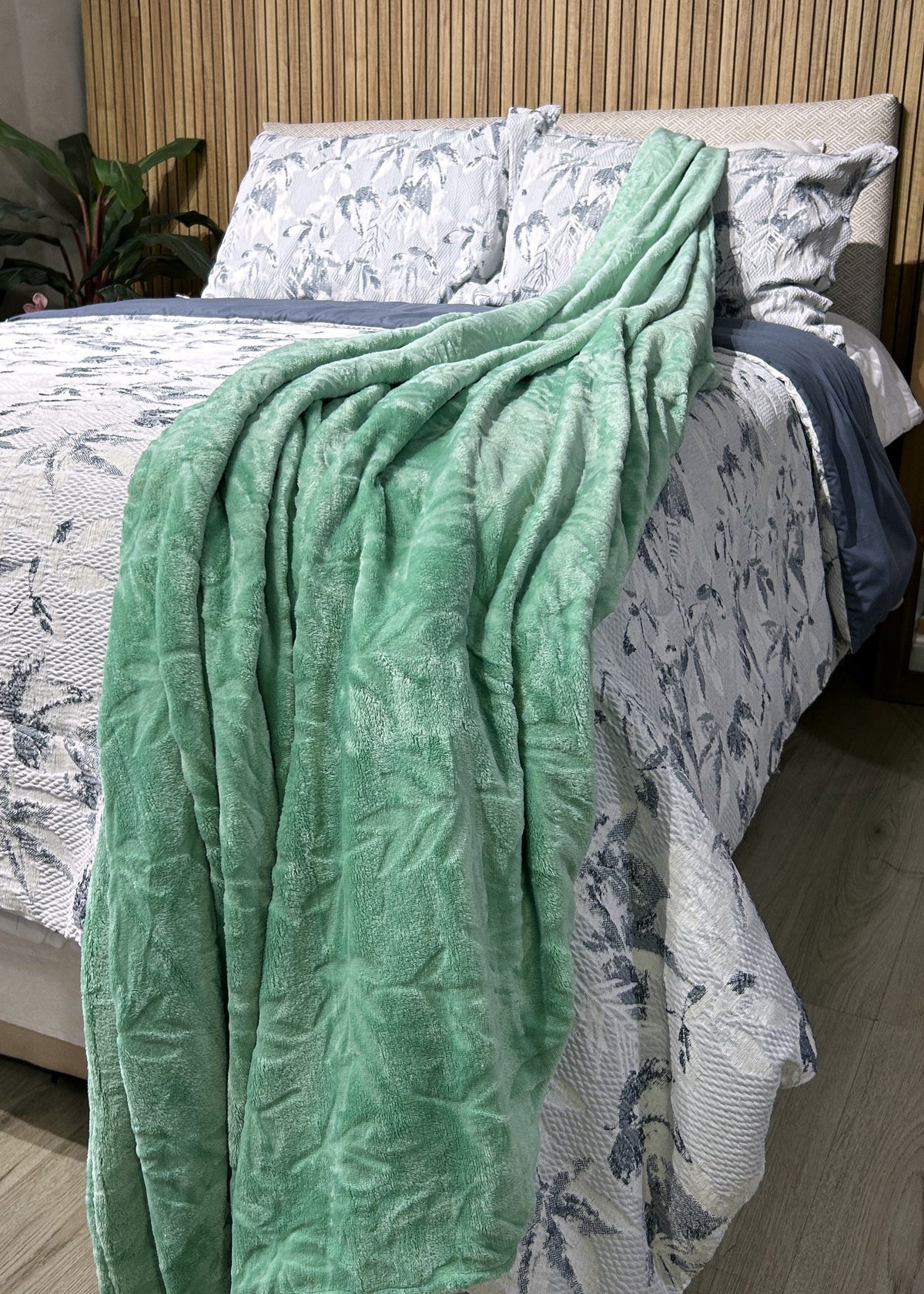 Cobija Flannel Unicolor Embozada Verde La Mia Stanza