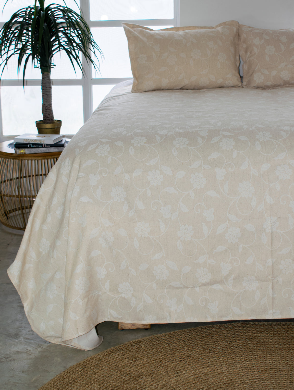 Cubrecama Jacquard  Beige Flores