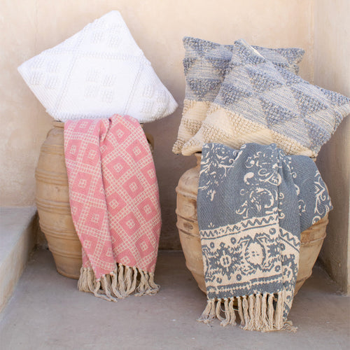 Fular - Frazada estampada beige y rosa La mia Stanza