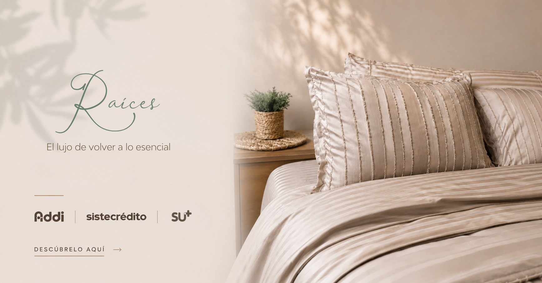 Colección Raíces – ropa de cama de lujo natural en tonos beige y lino, almohadas decorativas texturizadas, ambiente minimalista nórdico, financiación disponible con Addi, Sistecrédito y SU+